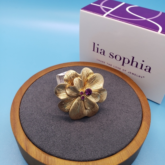 Lia Sophia Azalea Ring 💍 - Picture 8 of 9